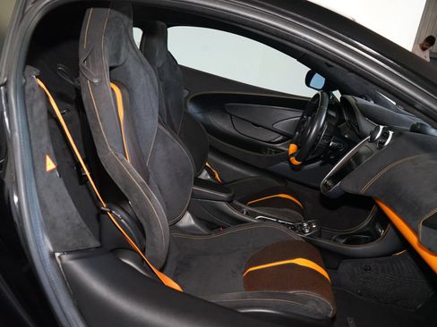 Used 2017 McLaren 570S RWD image 13