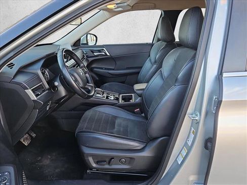 Used 2024 Mitsubishi Outlander SE image 16