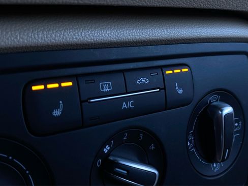 Used 2013 Volkswagen Beetle 2.5 image 29