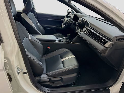 Used 2025 Toyota Camry SE FWD image 32