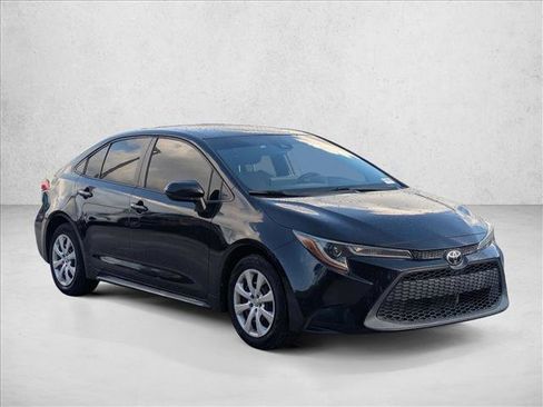 Used 2021 Toyota Corolla LE FWD image 3