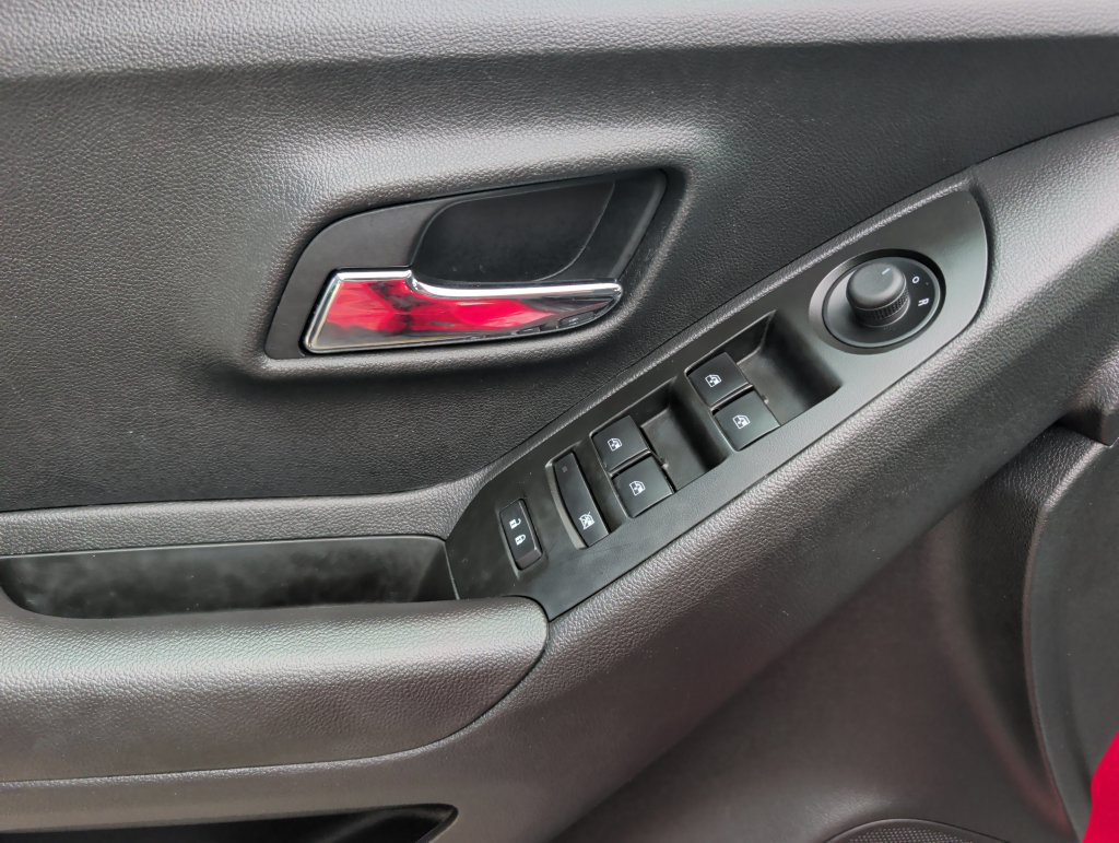 Used 2020 Chevrolet Trax LS FWD image 9
