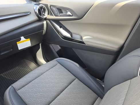 New 2027 Chevrolet Equinox LT w/ Convenience Package II FWD image 17