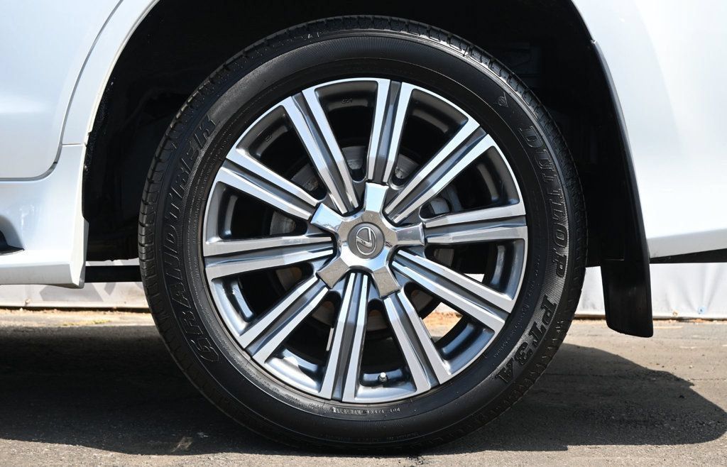 Used 2017 Lexus LX 570 4WD w/ Luxury Package image 9