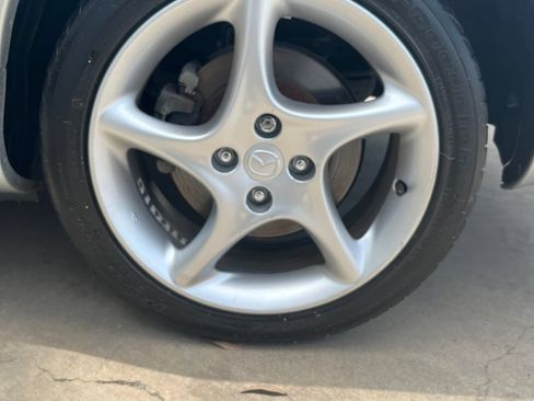 Used 2001 MAZDA MX-5 Miata RWD image 18