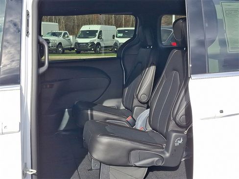 New 2026 Chrysler Voyager LX image 6