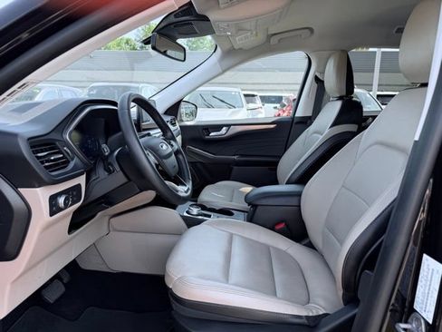 Used 2022 Ford Escape Titanium AWD/4WD image 17