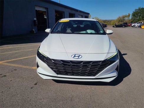 Used 2023 Hyundai Elantra SEL image 3