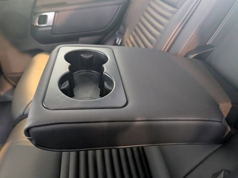 New 2026 Land Rover Discovery S image 25