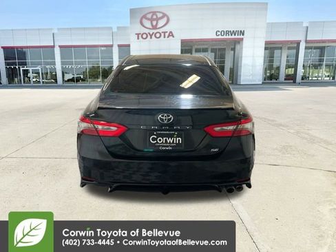 Used 2018 Toyota Camry SE image 7