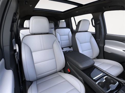 New 2026 Chevrolet Traverse High Country w/ LPO, Floor Liner Package image 16