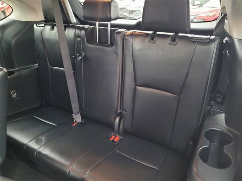 Used 2024 Toyota Highlander XLE image 10