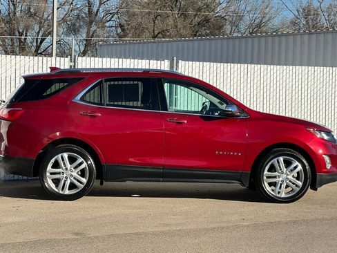 Used 2018 Chevrolet Equinox Premier image 3