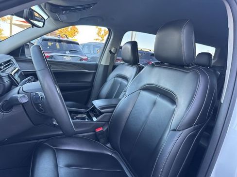 Used 2023 Jeep Grand Cherokee L Limited image 16