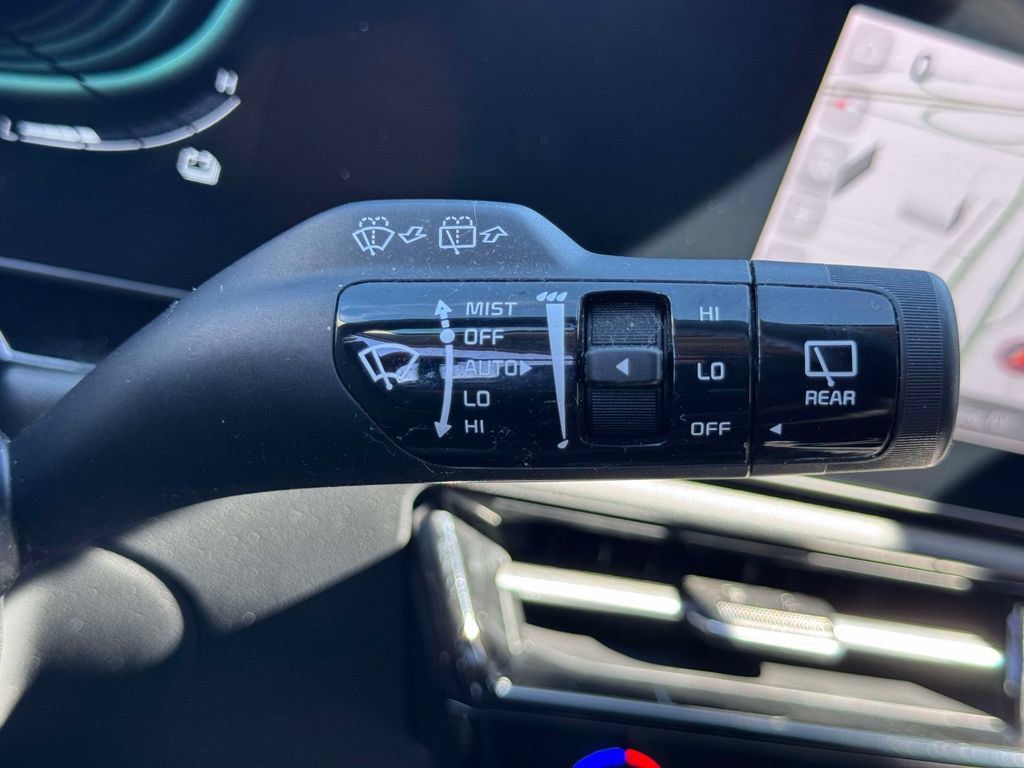 Certified 2023 Kia Niro EX Touring FWD image 26