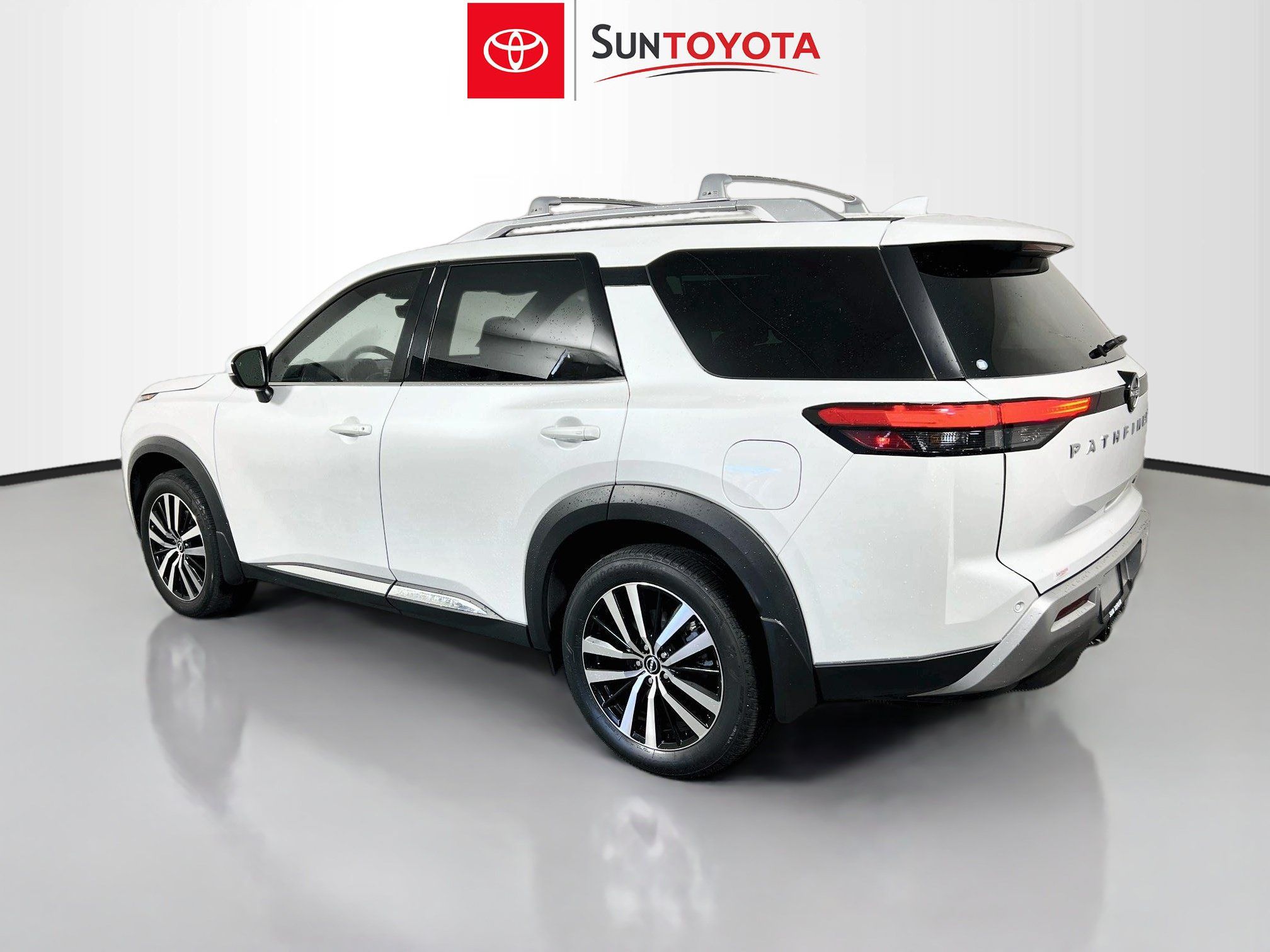 Used 2025 Nissan Pathfinder Platinum w/ Cargo Package FWD image 6