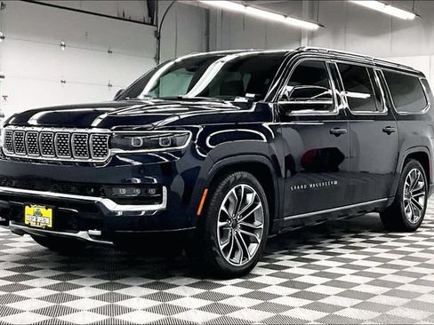 Used 2025 Jeep Grand Wagoneer L Series III w/ Rear-Seat Entertainment Group AWD/4WD image 11