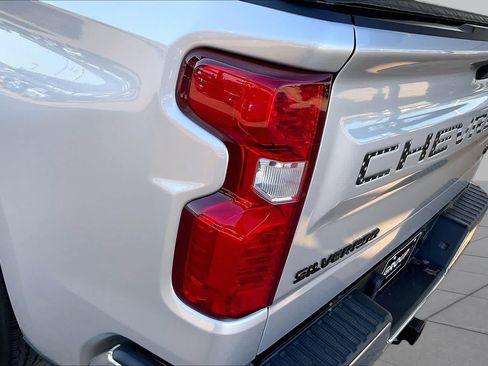 Used 2019 Chevrolet Silverado 1500 LT w/ Texas Edition AWD/4WD image 28