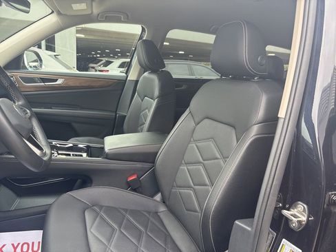 Used 2025 Volkswagen Atlas SE image 13