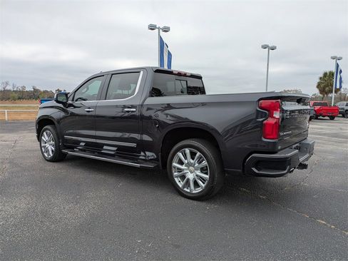 Used 2022 Chevrolet Silverado 1500 High Country w/ Technology Package image 6