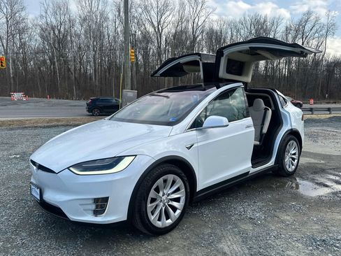 Used 2018 Tesla Model X 75D AWD/4WD image 14