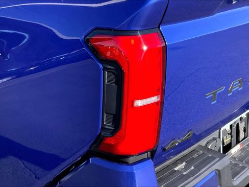 Used 2025 Toyota Tacoma SR5 image 29