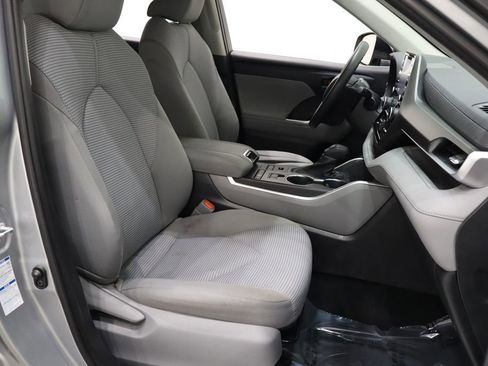Used 2021 Toyota Highlander L image 15