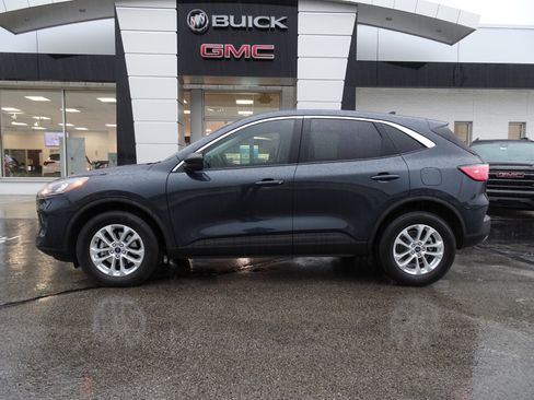 Used 2022 Ford Escape SE w/ Cold Weather Package image 2