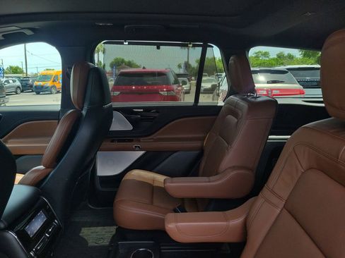 Used 2022 Lincoln Aviator Reserve w/ Equipment Group 201A AWD/4WD image 8