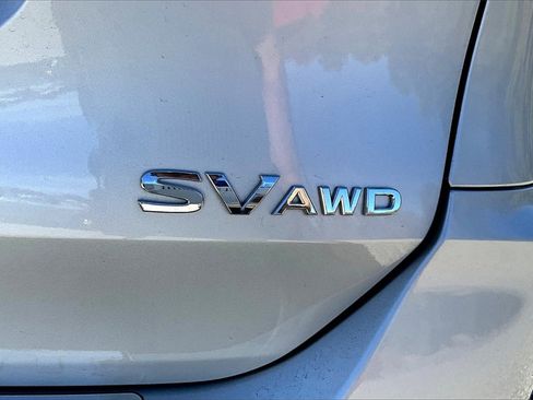 Used 2018 Nissan Rogue SV image 8