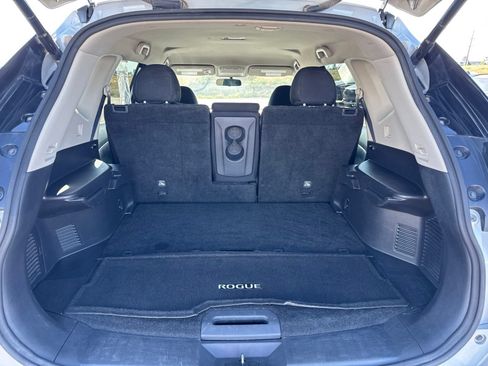 Used 2018 Nissan Rogue SV AWD/4WD image 14