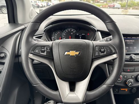 Used 2022 Chevrolet Trax LT w/ LT Convenience Package AWD/4WD image 17