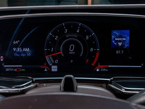 Used 2023 Cadillac Escalade ESV V AWD/4WD image 19