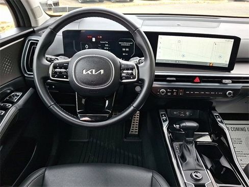 Certified 2025 Kia Sorento SX image 12