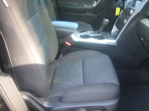 Used 2015 Ford Explorer XLT image 13