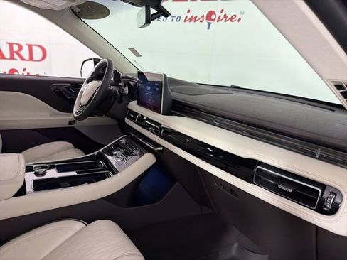 Used 2024 Lincoln Aviator Black Label AWD/4WD image 17