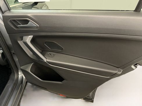 Used 2020 Volkswagen Tiguan SE w/ Panoramic Sunroof Package image 31