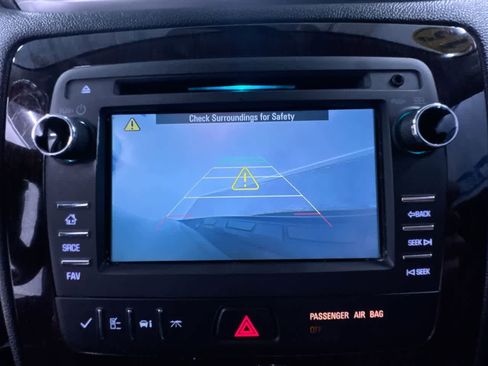 Used 2015 Chevrolet Traverse LT w/ Style and Technology Package image 26