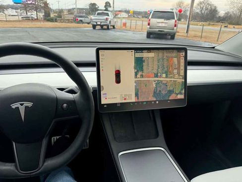 Used 2022 Tesla Model Y Performance image 14