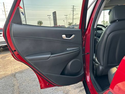 Used 2022 Hyundai Kona Limited FWD image 11