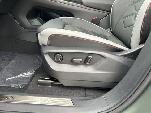 Used 2025 Volkswagen Atlas Peak Edition SE image 10