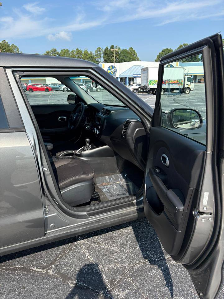 Used 2016 Kia Soul FWD image 16