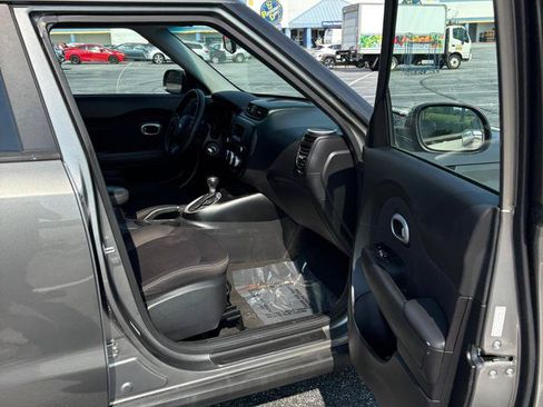 Used 2016 Kia Soul FWD image 16