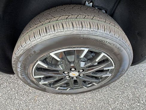 New 2026 Chevrolet Traverse LT w/ Sun and Wheel Package FWD image 10