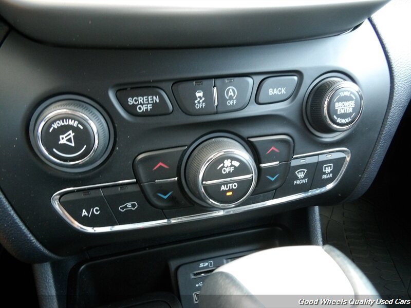 Used 2018 Jeep Cherokee Limited AWD/4WD image 19