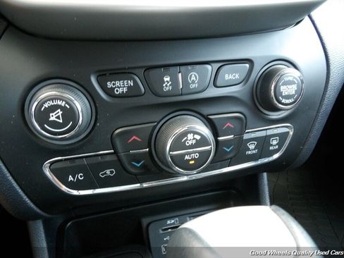 Used 2018 Jeep Cherokee Limited AWD/4WD image 19