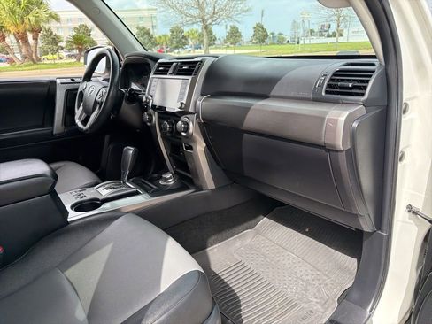 Used 2022 Toyota 4Runner SR5 Premium w/ Moonroof Package image 17