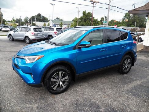 Used 2018 Toyota RAV4 XLE w/ Plus Extra Value Package AWD/4WD image 2