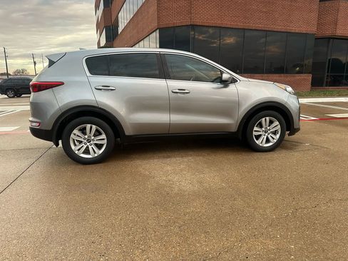 Used 2019 Kia Sportage LX image 4