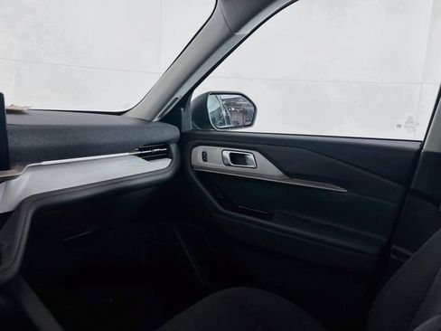 Used 2025 Ford Explorer Active RWD image 19